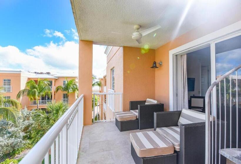 プールビューのバルコニー付１ベッドルームアパート, Beachside Resort & Residences