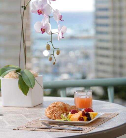 Люкс Deluxe Кровать Кинг, Ramada Plaza By Wyndham Waikiki