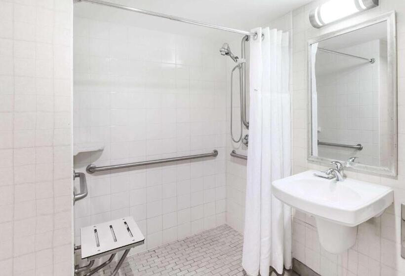 Номер Deluxe Адаптированный для Инвалидов, Courtyard By Marriott Pittsburgh University Center