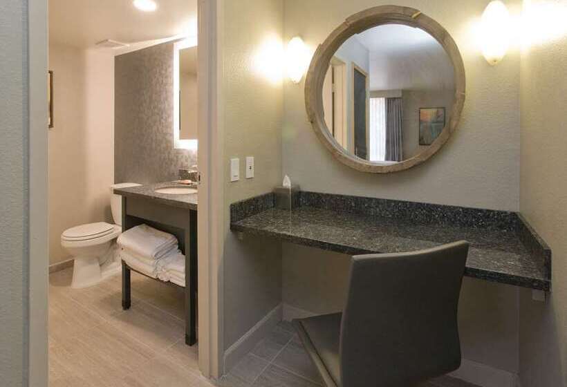 스위트 킹사이즈 침대, Doubletree By Hilton Chico