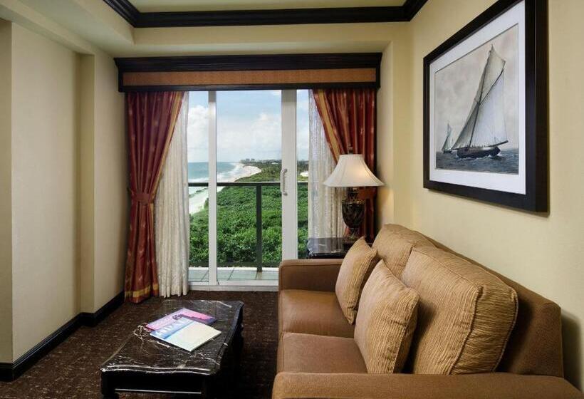 מיטת קינג בסוויטה, Jupiter Beach Resort & Spa