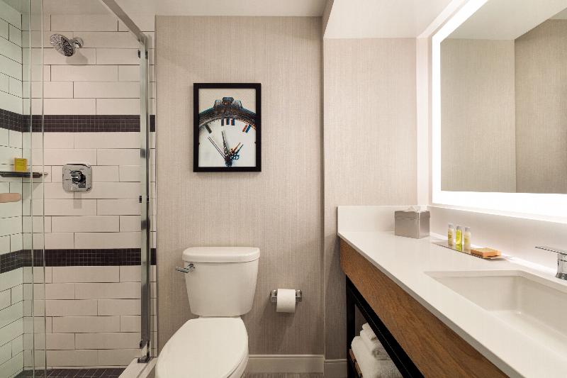 Стандартный Номер Кровать Кинг, Doubletree By Hilton Canton Downtown