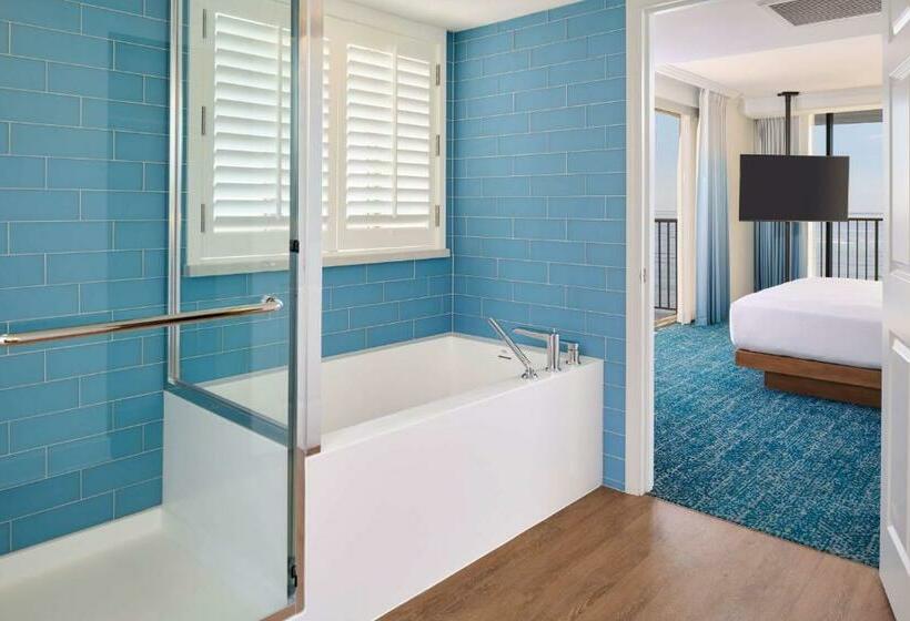 Club Room King Bed, Outrigger Reef Waikiki Beach Resort