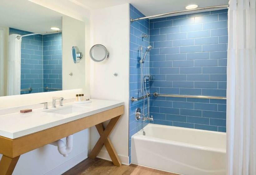 اتاق استاندارد با تخت بزرگ, Outrigger Reef Waikiki Beach Resort