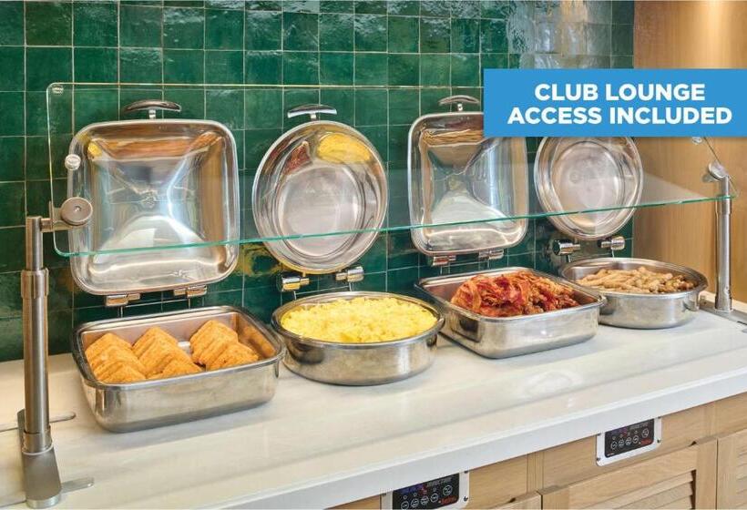 سوئیت کلاب, Outrigger Reef Waikiki Beach Resort