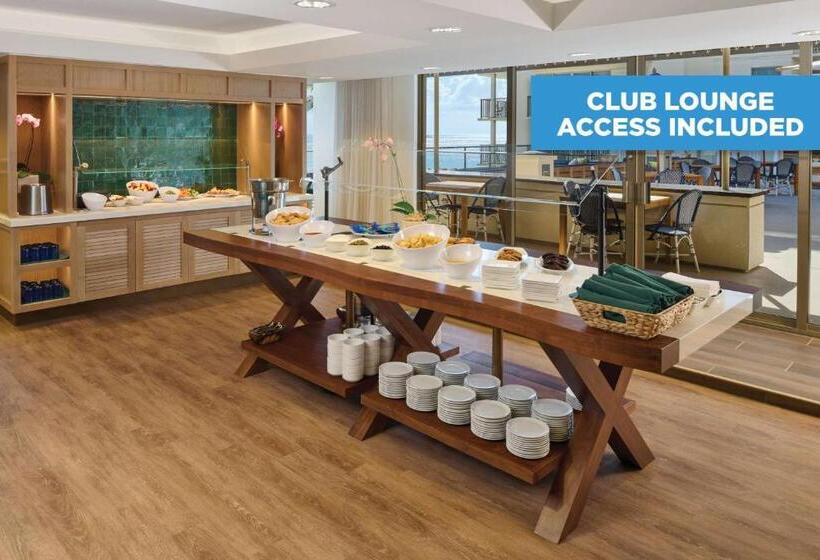 Club Room Sea View, Outrigger Reef Waikiki Beach Resort
