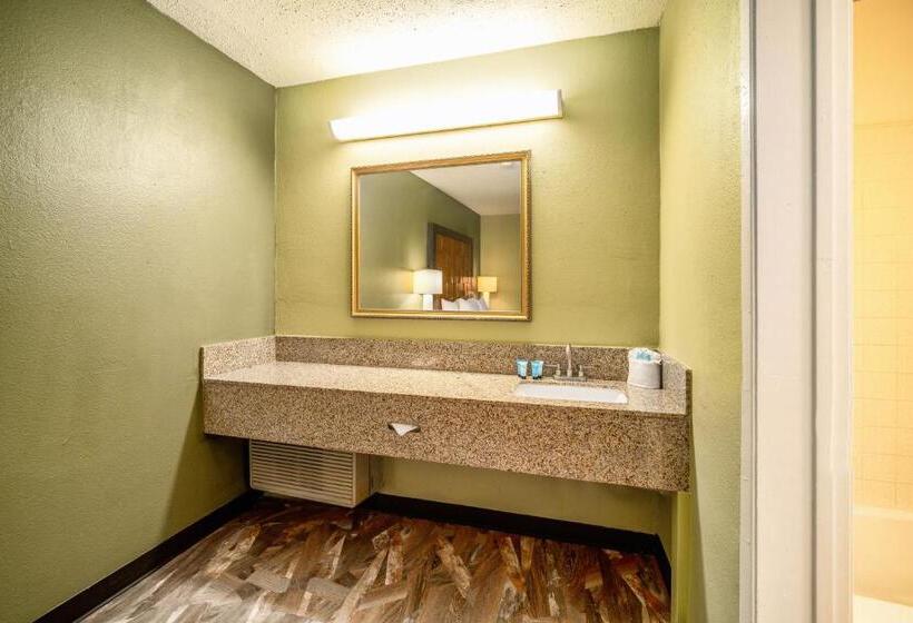 Люкс 2 Спальни, The Buena Park Hotel & Suites