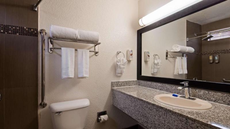 带大床的标准间, Best Western Americana Inn