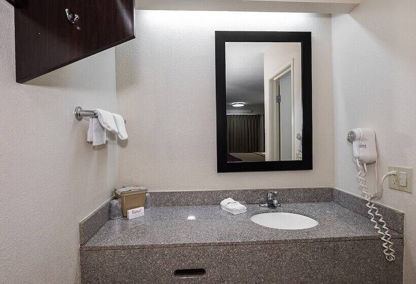 Номер Deluxe, Red Roof Inn Cincinnati East  Beechmont