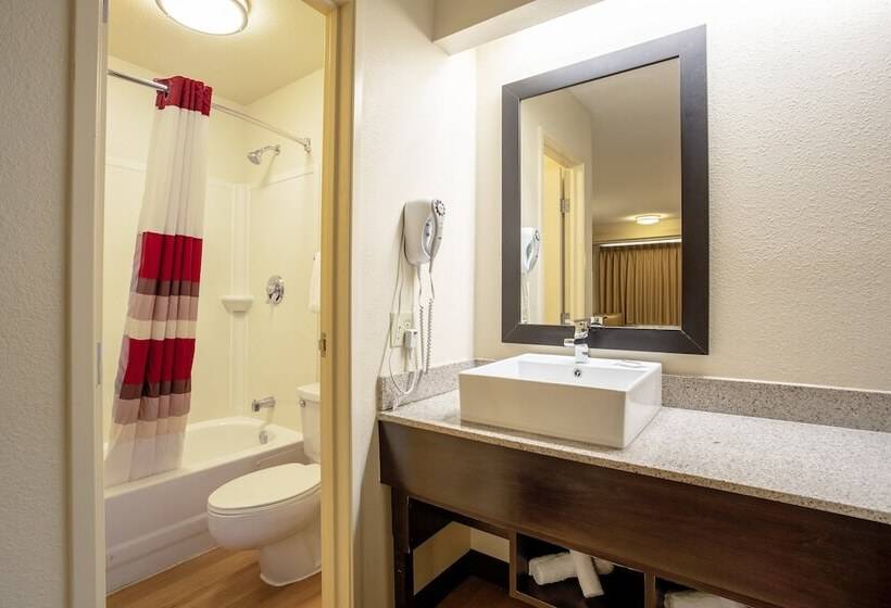 Номер Стандарт 2 Двуспальные Кровати, Red Roof Inn Plus+ Pittsburgh South   Airport