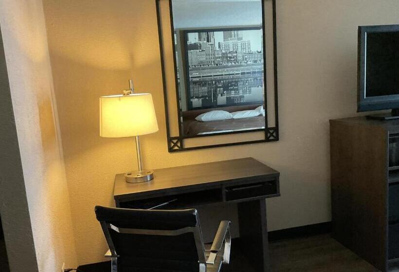 Camera Standard Letto King Accessibile ai persone con mobilità ridotta, Super 8 By Wyndham Chattanooga/east Ridge