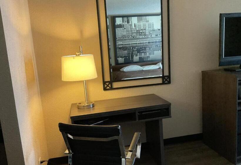 Camera Standard Letto King Accessibile ai persone con mobilità ridotta, Super 8 By Wyndham Chattanooga/east Ridge