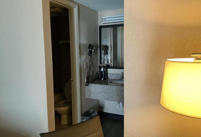 Camera Standard Letto King Accessibile ai persone con mobilità ridotta, Super 8 By Wyndham Chattanooga/east Ridge