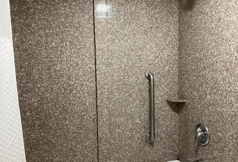 Camera Standard Letto King Accessibile ai persone con mobilità ridotta, Super 8 By Wyndham Chattanooga/east Ridge