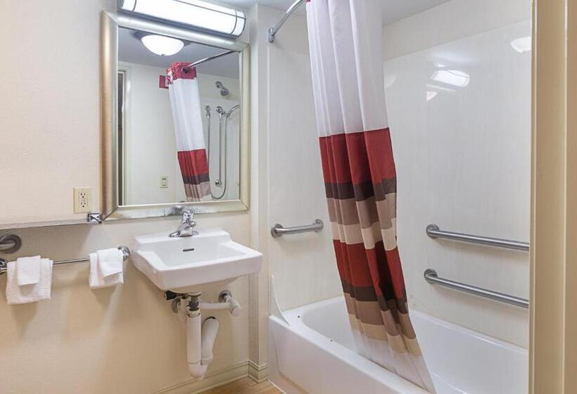 Номер Superior Адаптированный для Инвалидов, Red Roof Inn Detroit  Farmington Hills