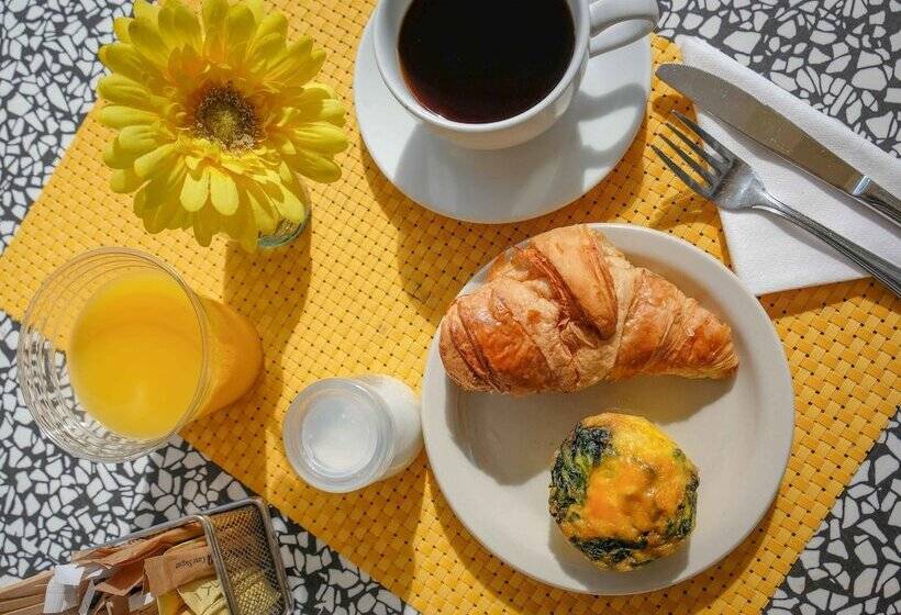 غرفه قياسيه سريرين مزدوجين, Avalon