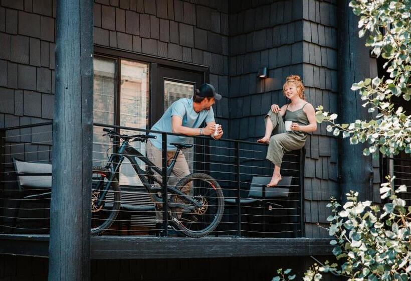 Полулюкс Повышенной Комфортности, Gravity Haus Jackson Hole