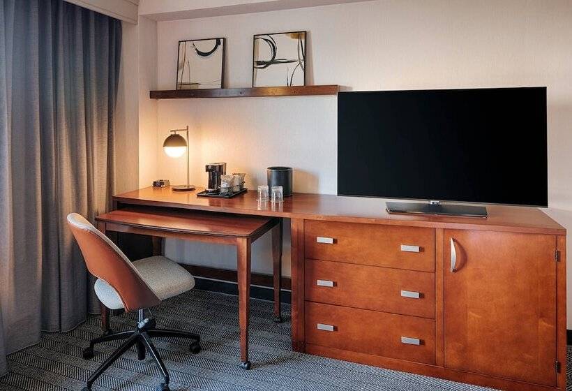 Номер Стандарт 2 Двуспальные Кровати, Courtyard By Marriott Springfield Downtown