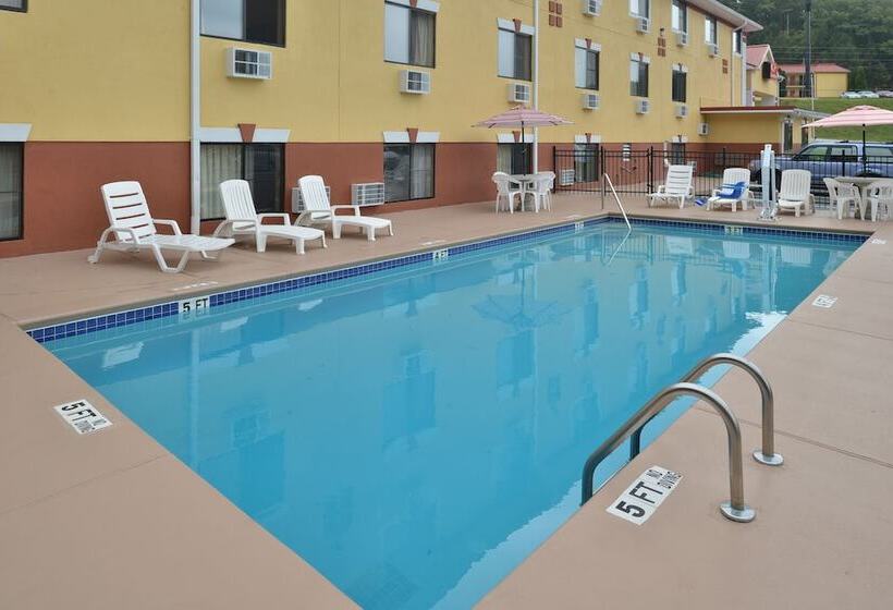 חדר סטנדרט שתי מיטות זוגיות, Econo Lodge Cartersvilleemerson Lake Point