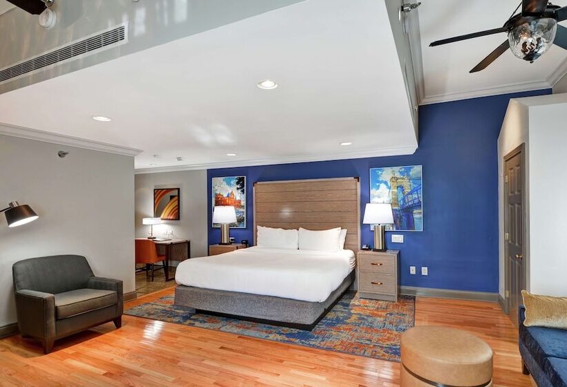 프리미엄 룸, The Cincinnatian Hotel Curio Collection By Hilton