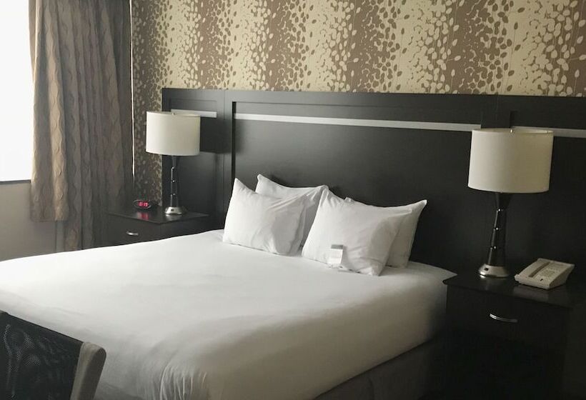 Люкс Повышенной Комфортности, The Strathallan Rochester Hotel & Spa   Doubletree By Hilton