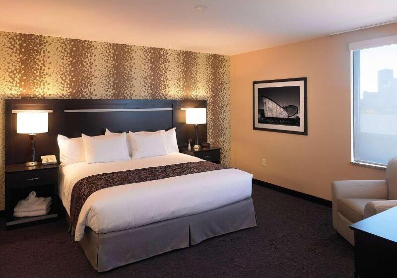 Люкс Повышенной Комфортности, The Strathallan Rochester Hotel & Spa   Doubletree By Hilton