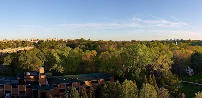 프리미엄 스위트, Omni Shoreham