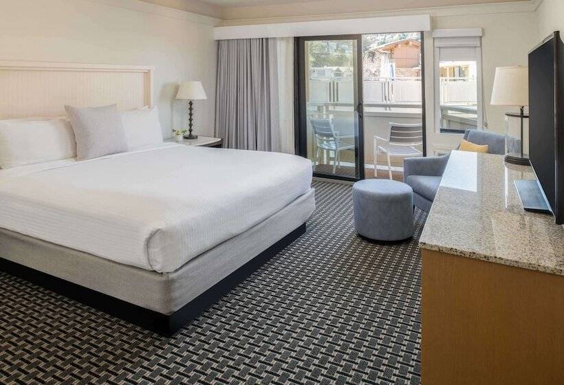 اتاق لوکس, The Lodge At Tiburon