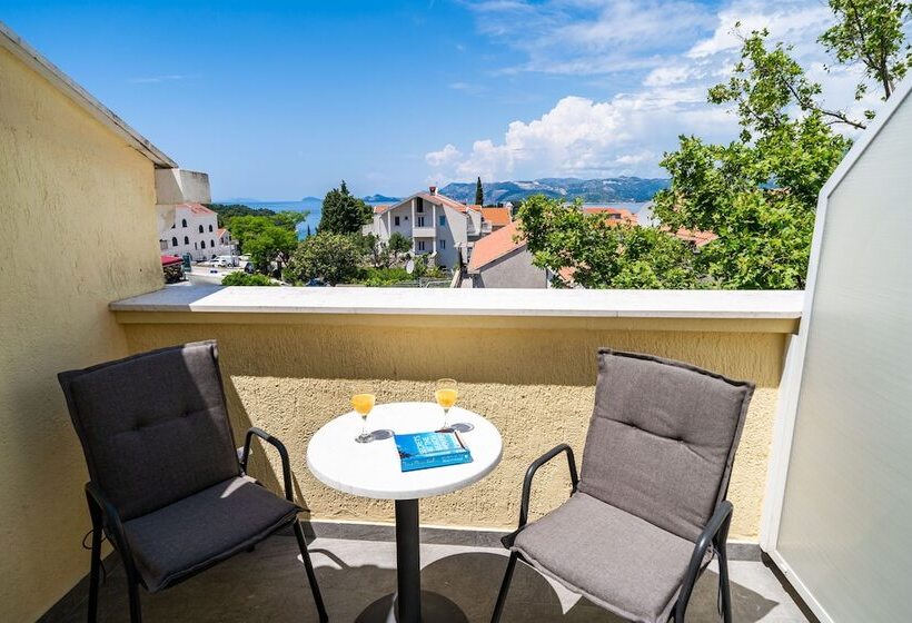 Апартаменты 1 Спальня с Террасой, Bacan Serviced Apartments