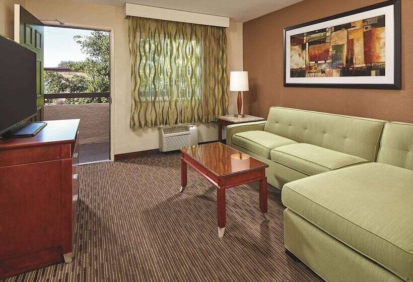סוויטה מותאמת לאדם עם מוגבלויות, Mission View Inn & Suites San Diego Sea World   Zoo