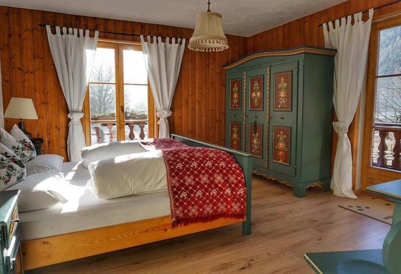 Семейный Номер, Schlosswirt