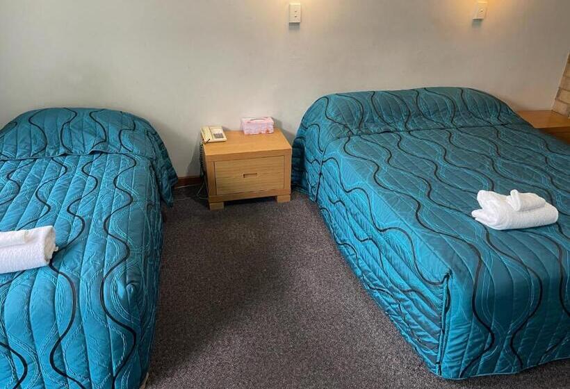 Номер Стандарт, Pavlos Motel
