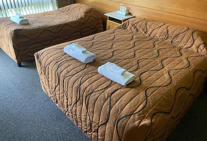 Номер Стандарт, Pavlos Motel