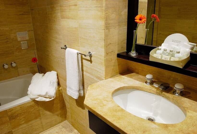 استودیوی سوپریور, Ulises Recoleta Suites