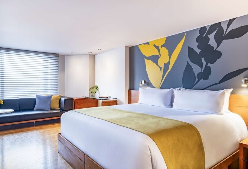Полулюкс, Avani Royal Zona T Bogotá