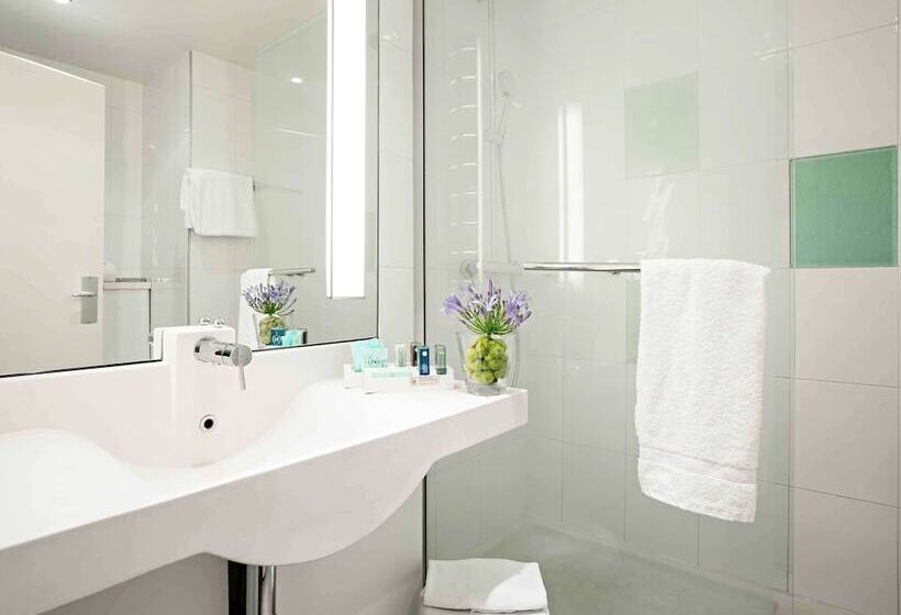 Kétágyas Standard Szoba, Novotel Genova City