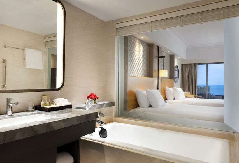 Номер Стандарт Вид на Бассейн, Hilton Bali Resort