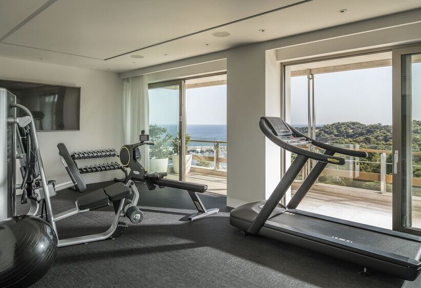 Люкс, Four Seasons Astir Palace Athens