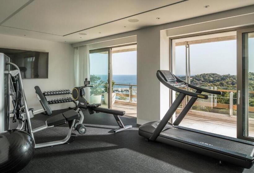 Люкс, Four Seasons Astir Palace Athens
