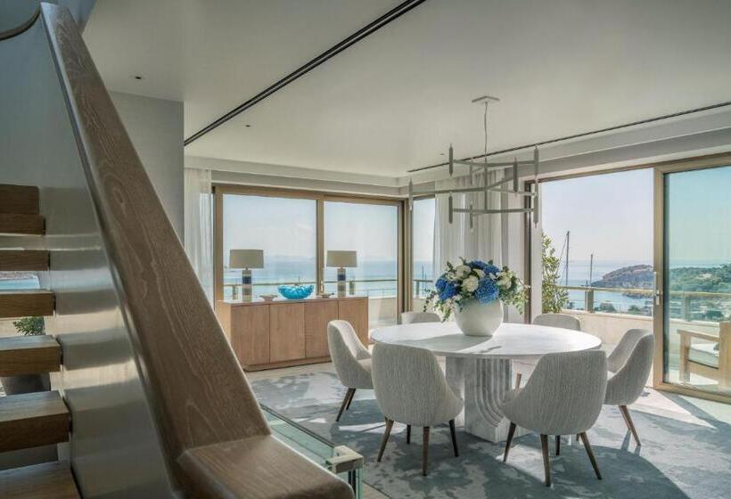 Люкс, Four Seasons Astir Palace Athens