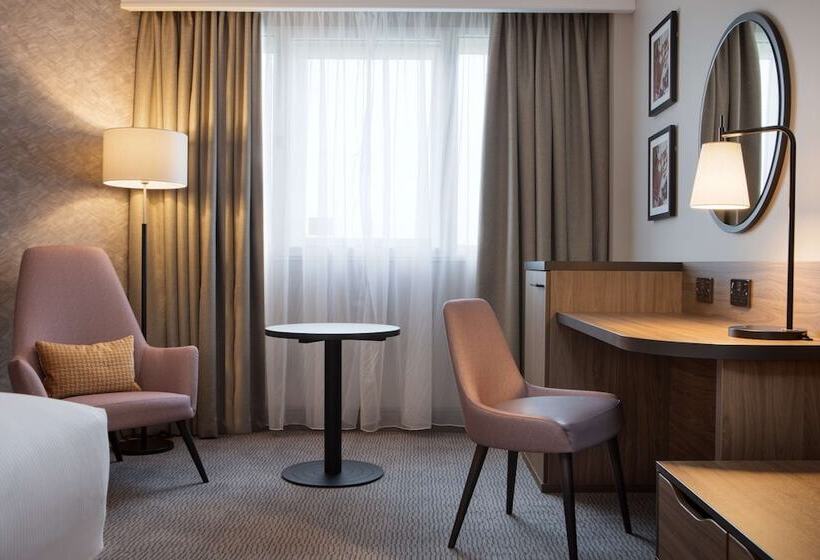 Номер Deluxe, Doubletree By Hilton Dartford Bridge