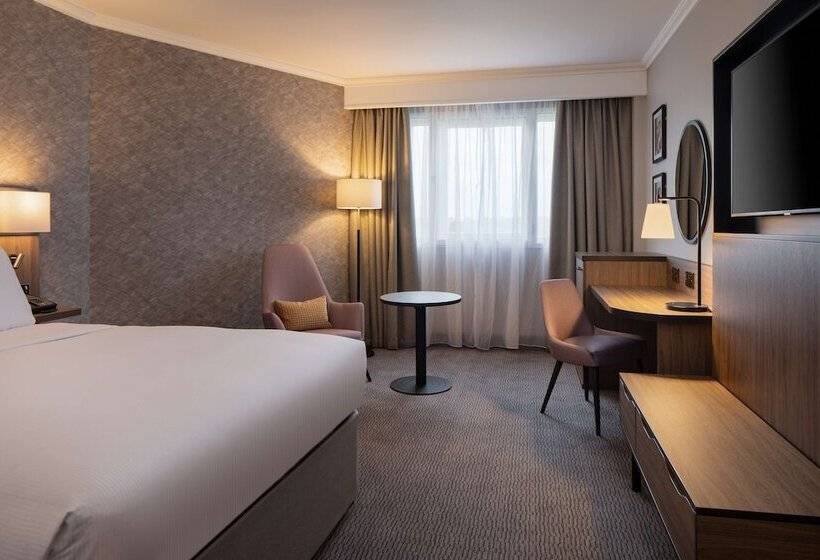 Номер Deluxe, Doubletree By Hilton Dartford Bridge