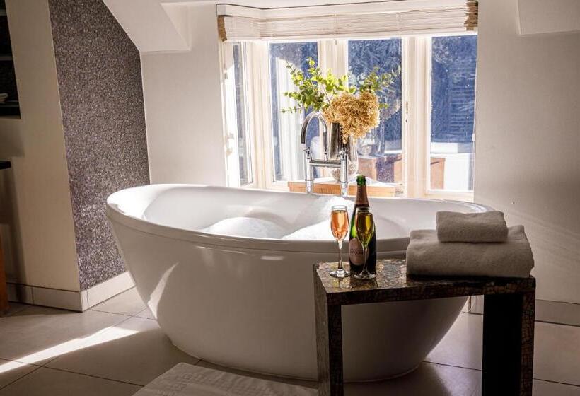 Люкс Мастер, Rowhill Grange Hotel & Utopia Spa