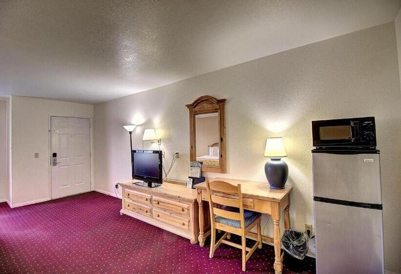 Номер Стандарт Кровать Кинг Адаптированный для Инвалидов, Days Inn & Suites By Wyndham Lolo