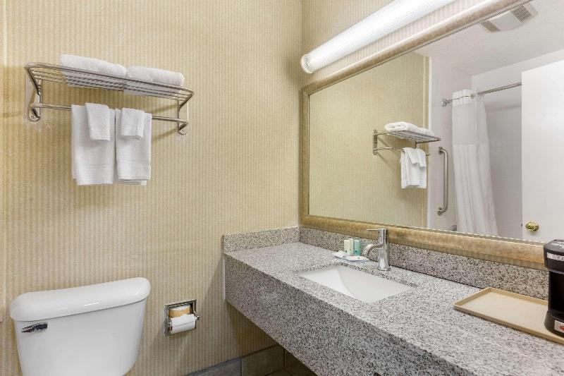 Номер Стандарт, Quality Inn & Suites Oceanside Near Camp Pendleton