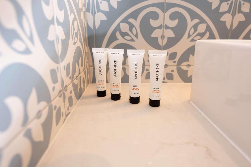 带大床的标准间, The Beachcomber Hotel & Resort, Ascend Hotel Collection