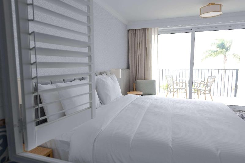 带大床的标准间, The Beachcomber Hotel & Resort, Ascend Hotel Collection