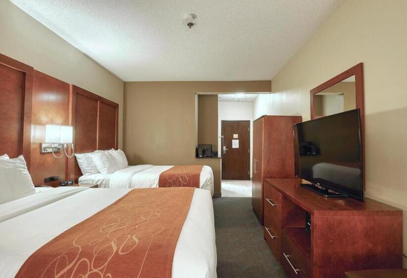 Люкс Вид на Бассейн, Comfort Suites Appleton Airport