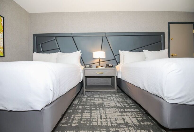 带2个双人床的标准工作室, Crowne Plaza Providence Warwick , An Ihg