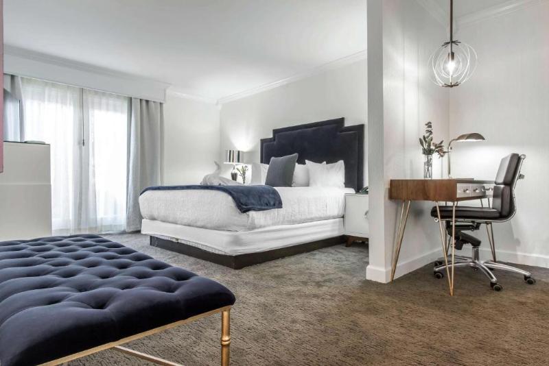 스탠다드 룸 킹사이즈 침대, The Burgundy Hotel, Tapestry Collection By Hilton